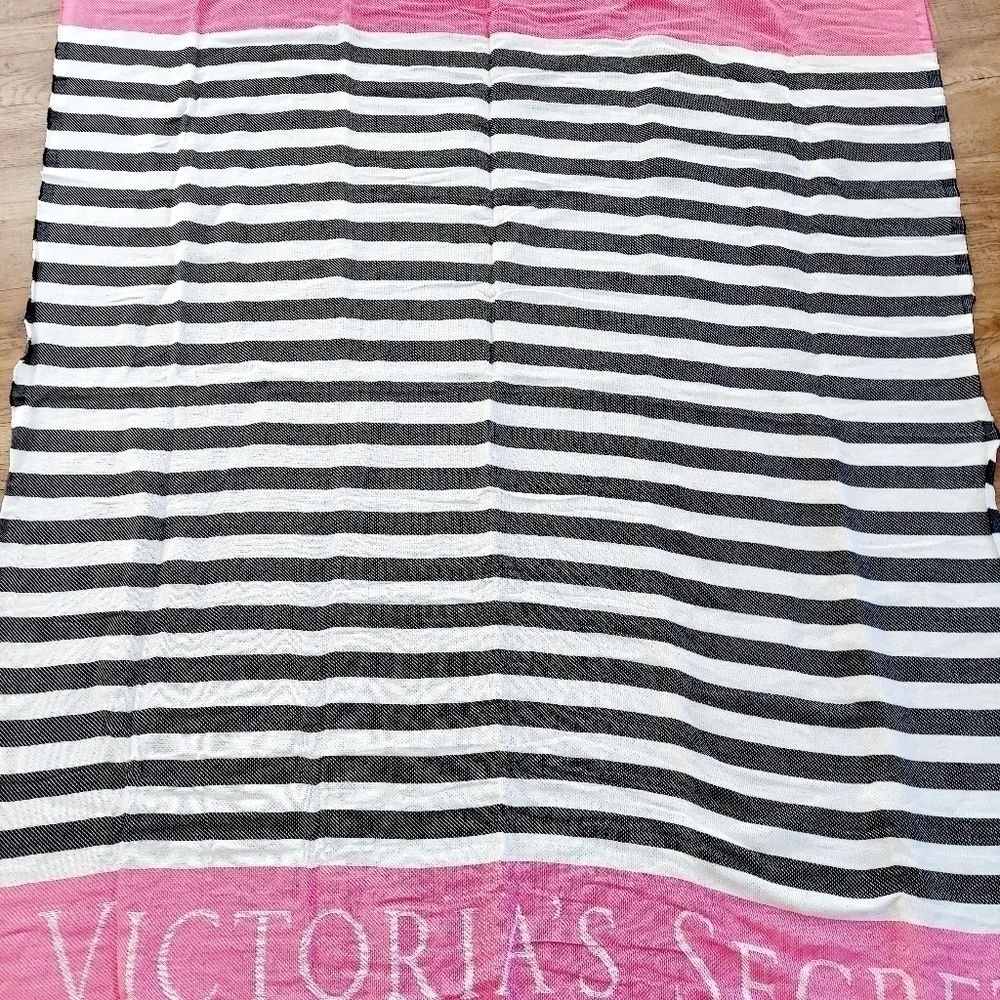 Victoria's Secret Throw Blanket 49 X 58 Large Logo